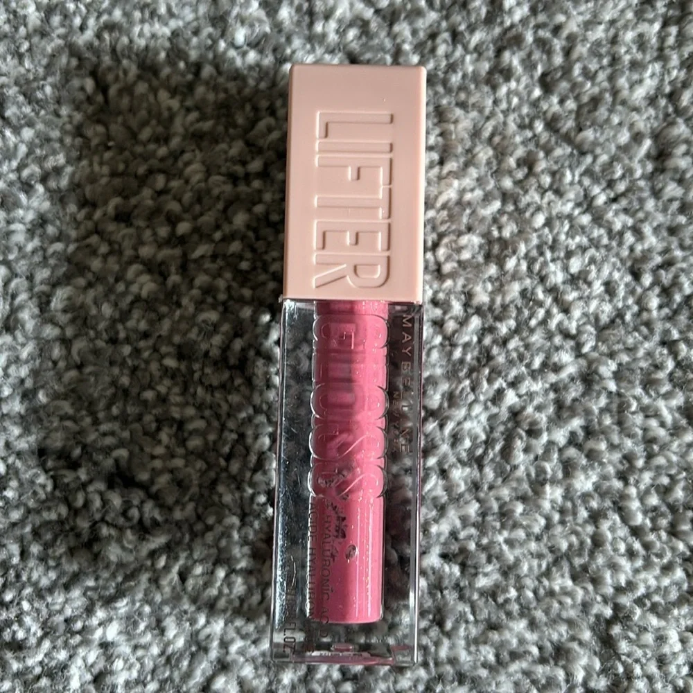 MAYBELLINE 005 petal lip gloss with hyaluronic acid plumping gloss